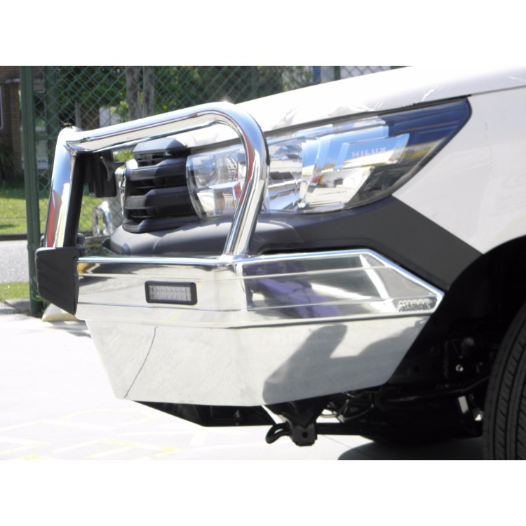 Toyota hilux deals 4x2 workmate bullbar